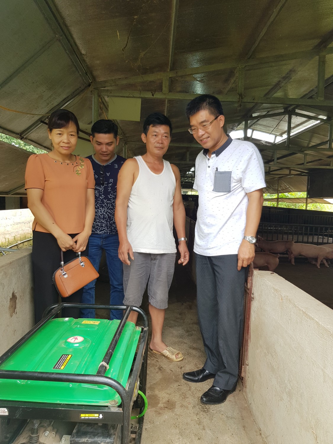 Thăm mô hình máy phát điện tại Lào Cai